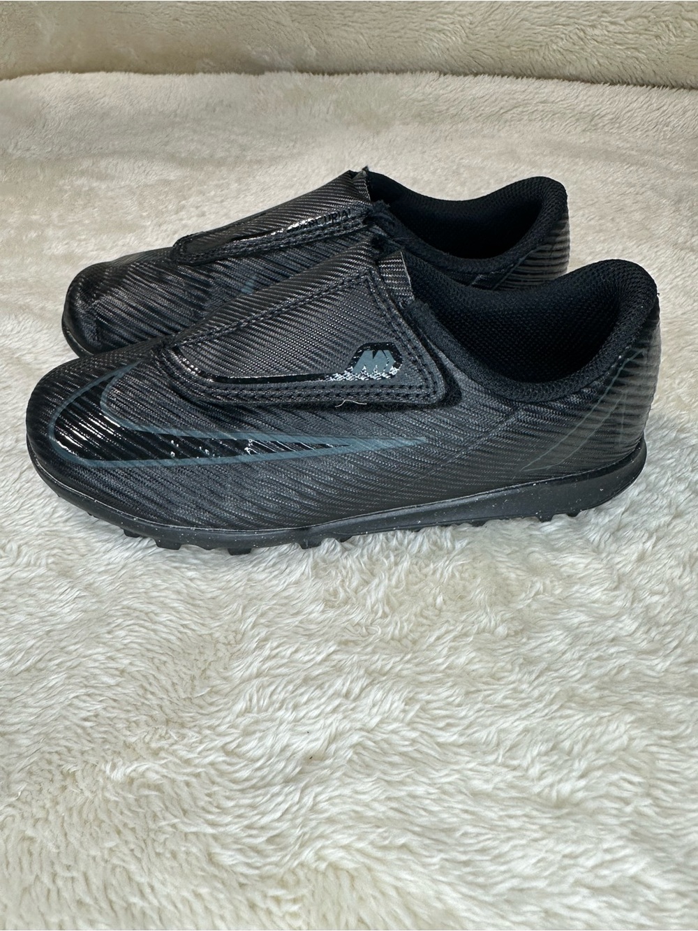 Nike Jr. Mercurial Vapor 16 Club Turf Soccer Shoes Kids Size 12C